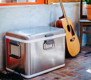 V_Series_55_Hard_Cooler_Product_Overview_Image_Lifestyle-1x