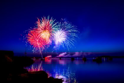fireworks-2470951_1920 (1)