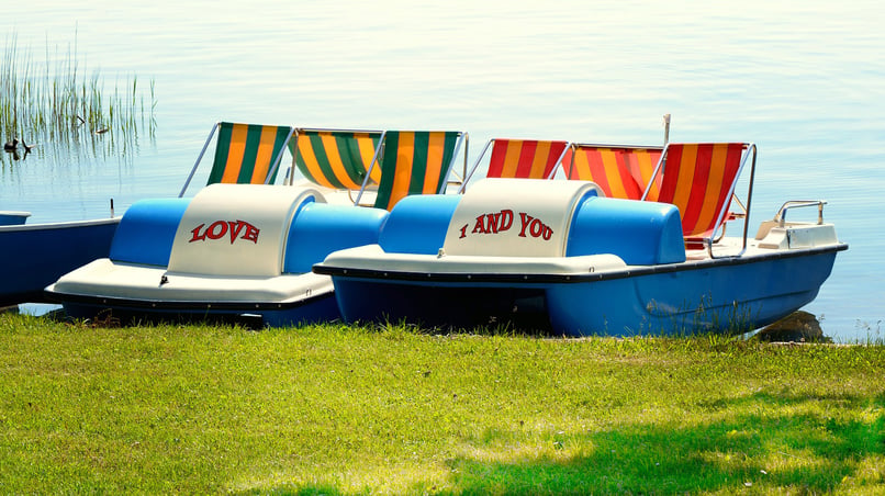 pedal-boats-796455_1920