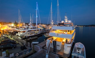 newport yacht club bar